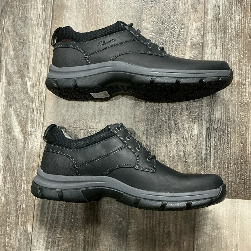 Clarks Black Leather Oxfords Size 9